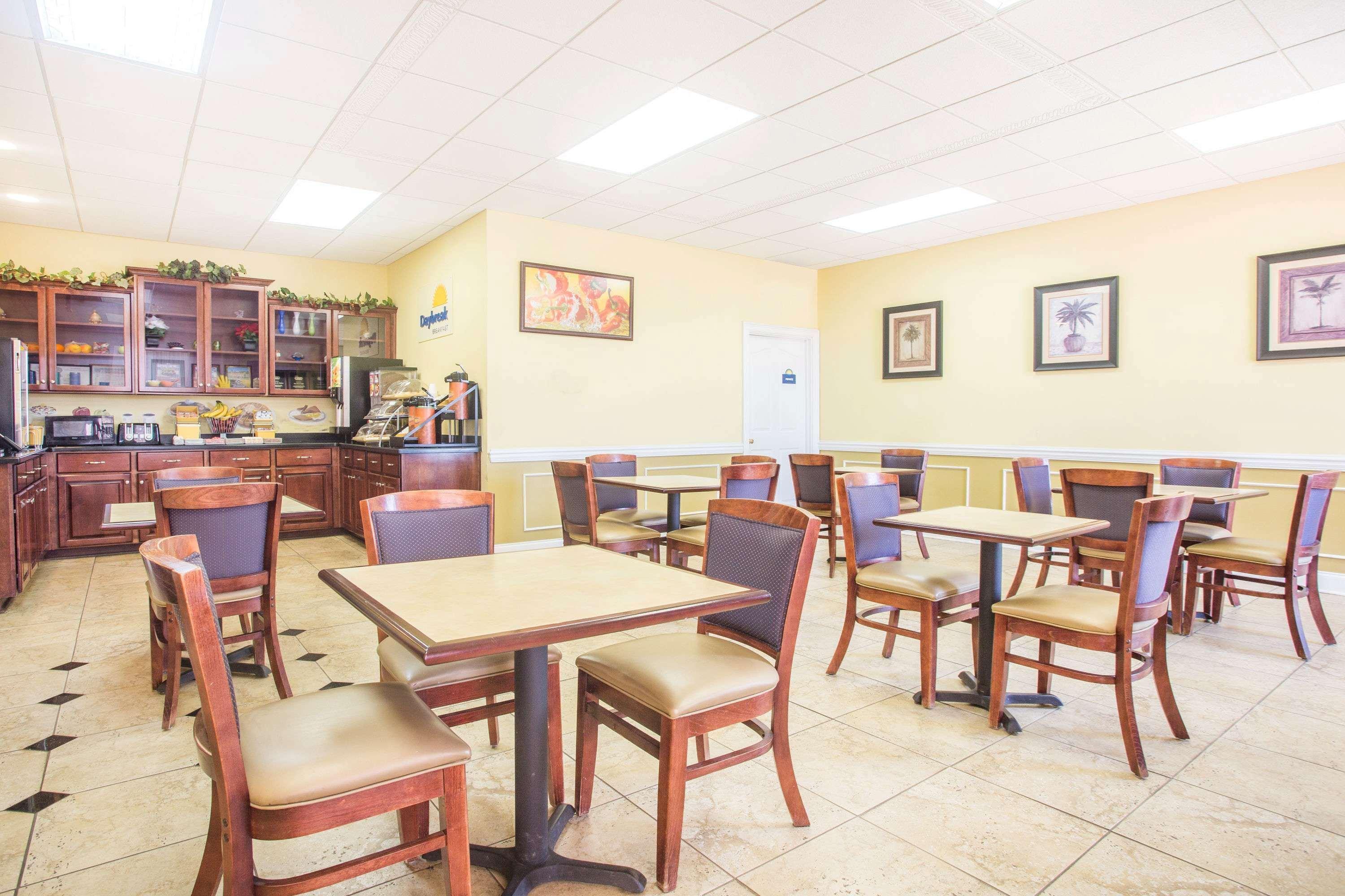 Days Inn & Suites By Wyndham Swainsboro Exteriér fotografie