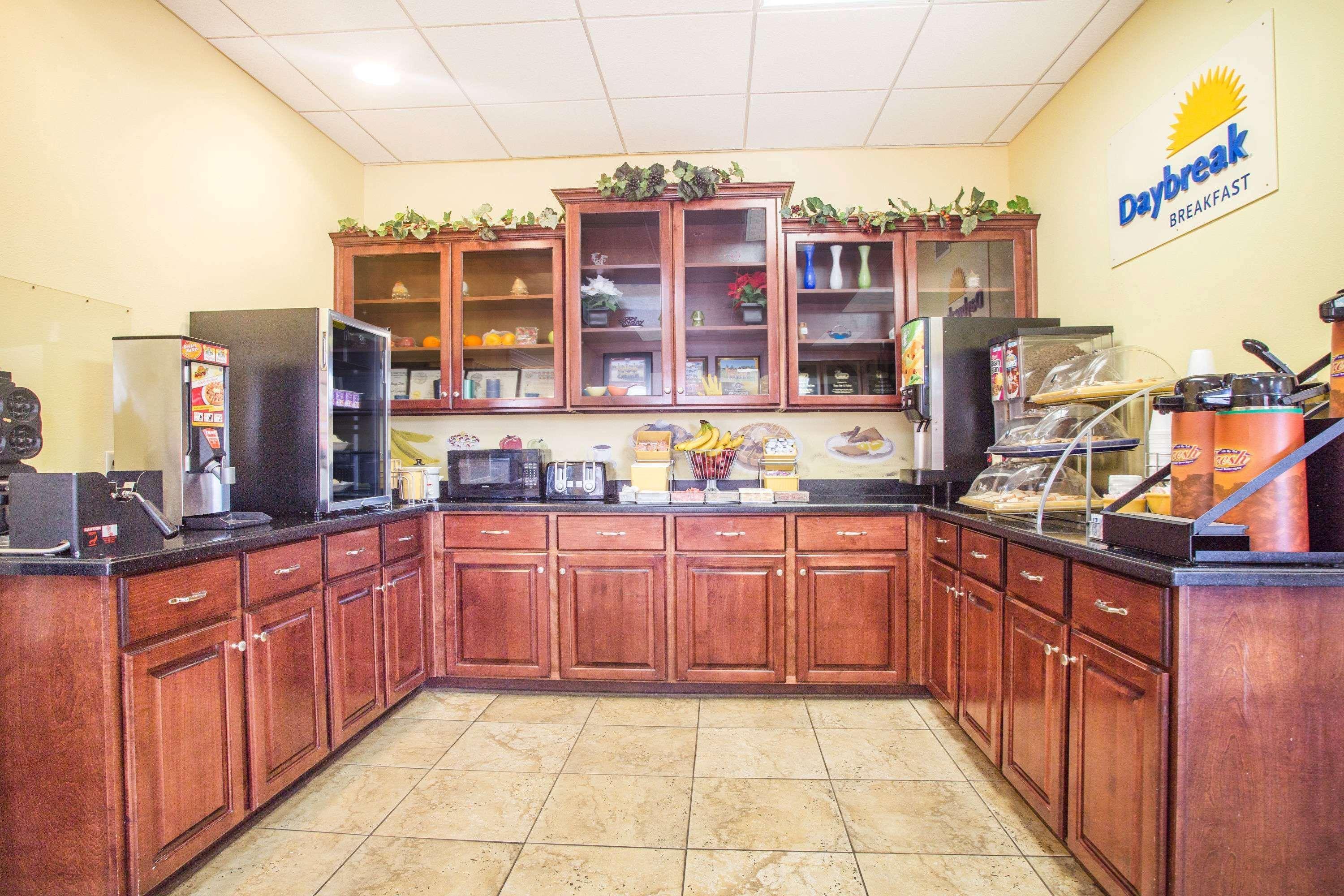 Days Inn & Suites By Wyndham Swainsboro Exteriér fotografie