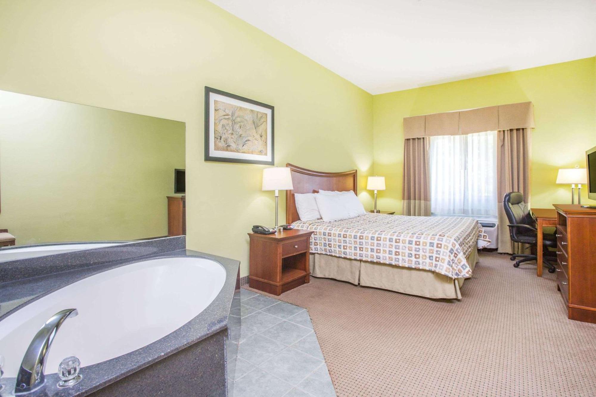 Days Inn & Suites By Wyndham Swainsboro Exteriér fotografie