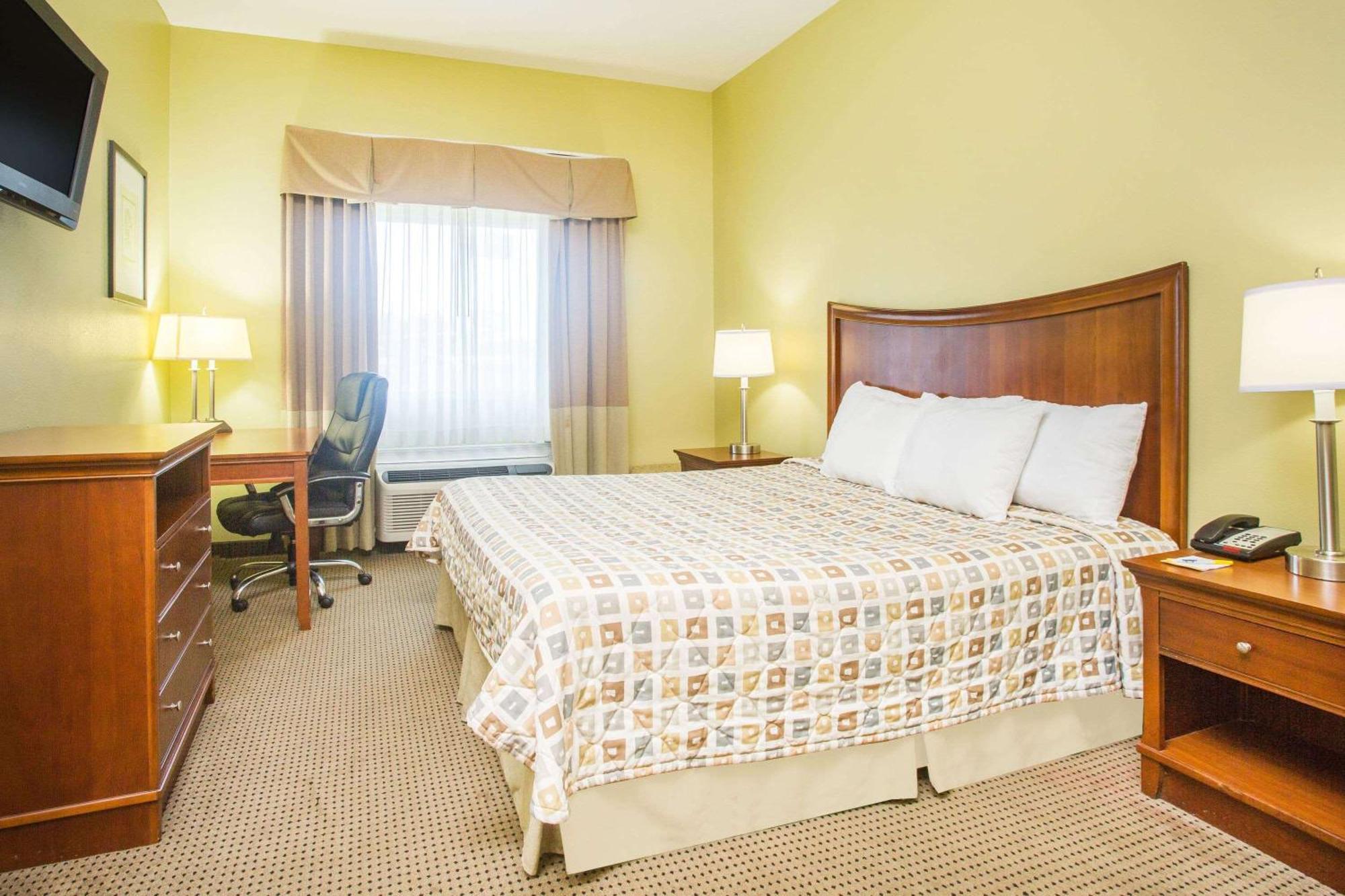 Days Inn & Suites By Wyndham Swainsboro Exteriér fotografie