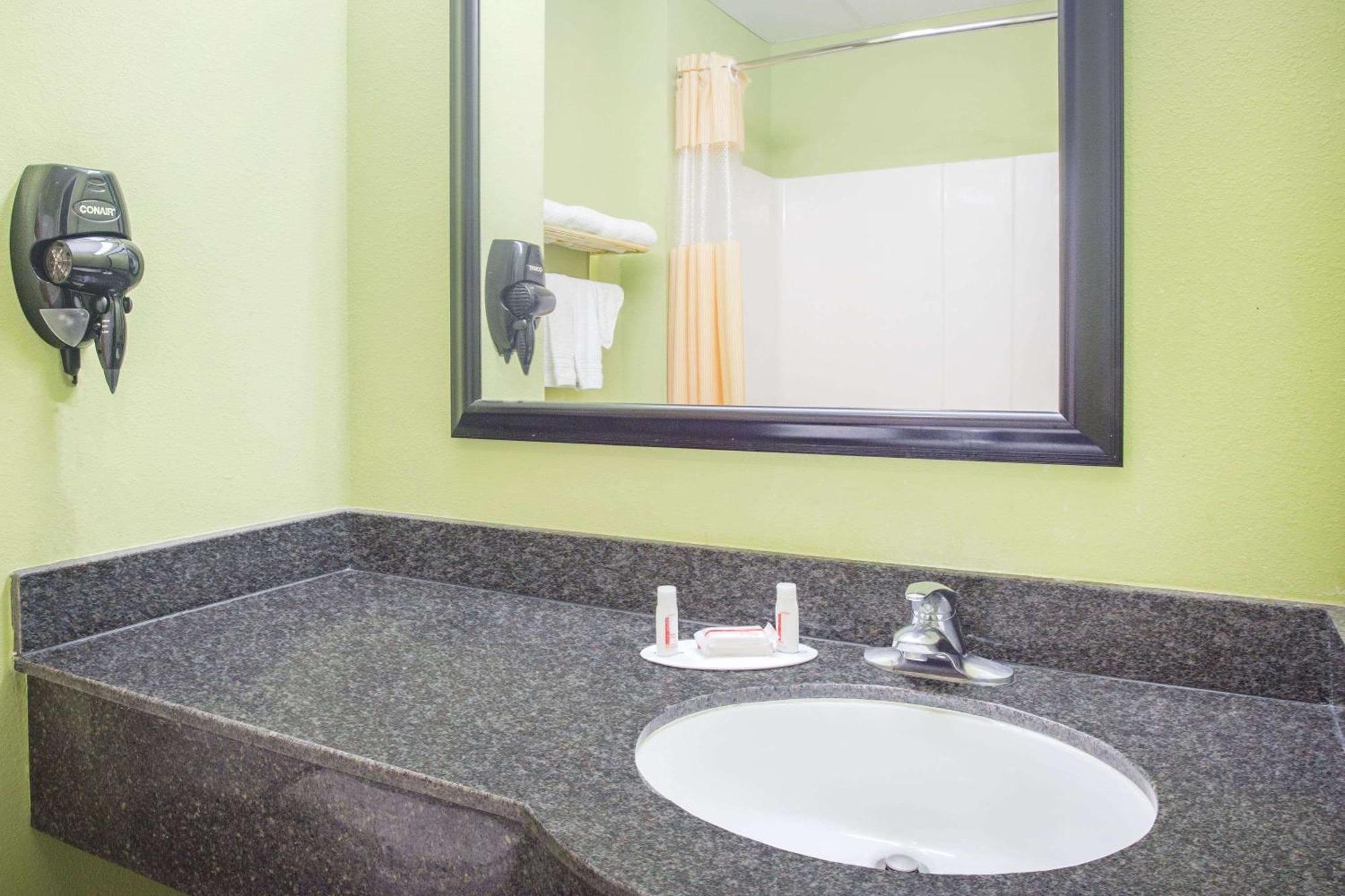 Days Inn & Suites By Wyndham Swainsboro Exteriér fotografie